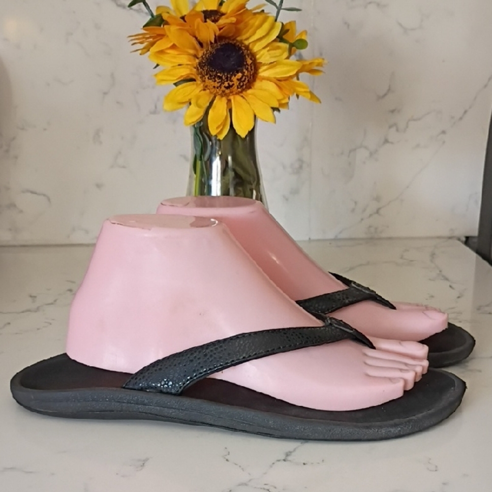 OLUKAI Black Sandals